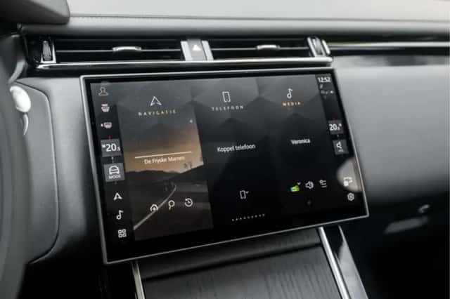 Land Rover Range Rover Velar (2025) thumbnail 7
