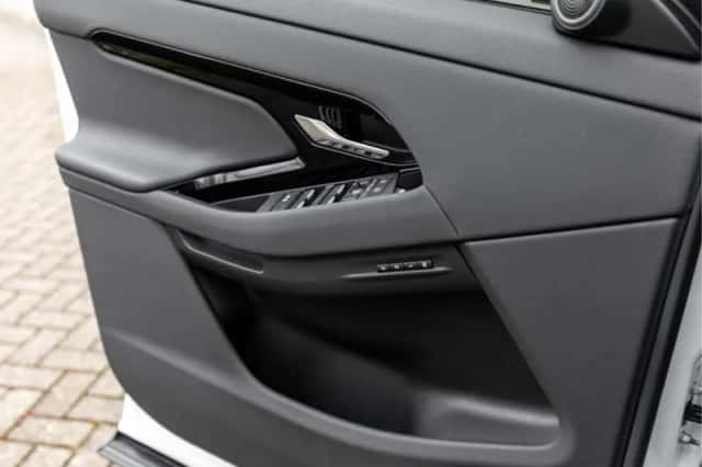 Land Rover Range Rover Evoque (2026) thumbnail 37