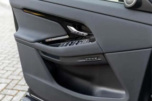 Land Rover Range Rover Evoque (2026) thumbnail 36