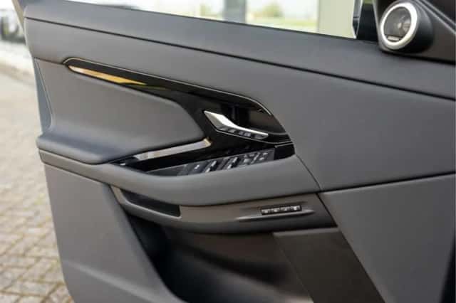 Land Rover Range Rover Evoque (2026) thumbnail 37