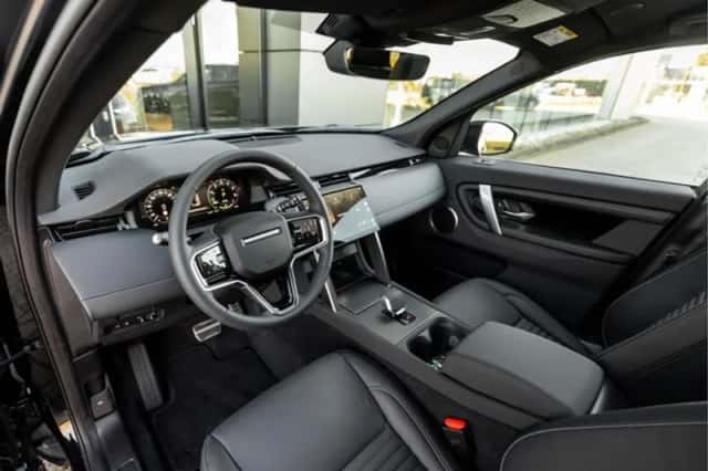 Land Rover Discovery Sport (2026) thumbnail 3