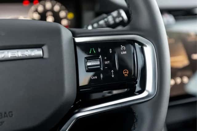 Land Rover Discovery Sport (2026) thumbnail 37