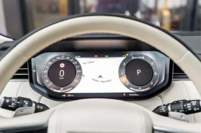 Land Rover Range Rover (2023) thumbnail 11