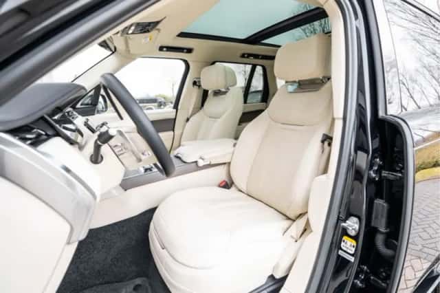 Land Rover Range Rover (2023) thumbnail 4