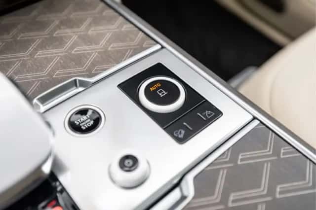 Land Rover Range Rover (2023) thumbnail 50