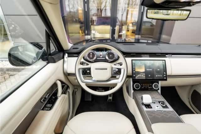 Land Rover Range Rover (2023) thumbnail 10
