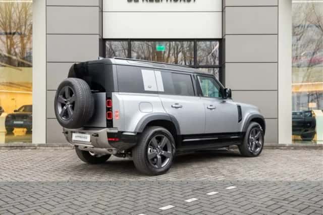 Land Rover Defender (2024) thumbnail 2