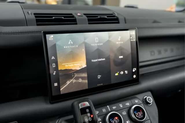 Land Rover Defender (2024) thumbnail 12