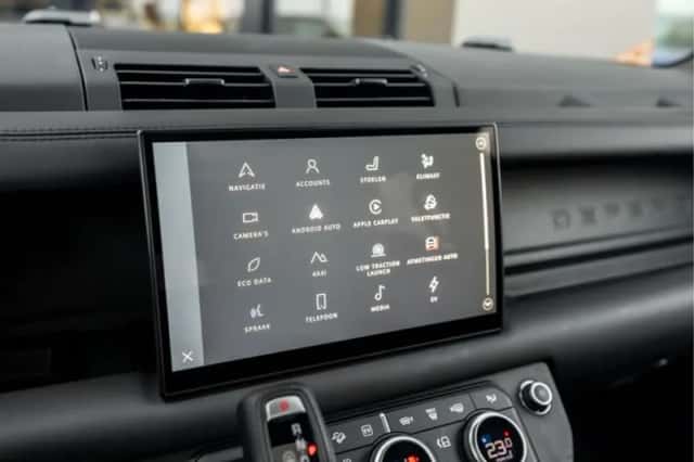 Land Rover Defender (2024) thumbnail 13