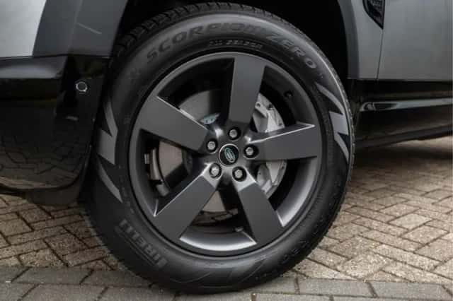 Land Rover Defender (2024) thumbnail 18