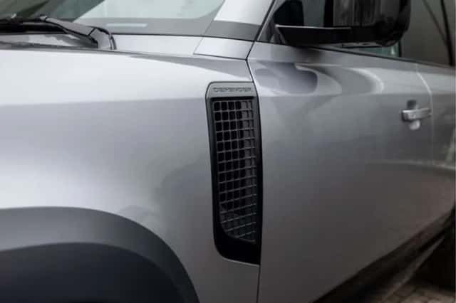 Land Rover Defender (2024) thumbnail 19