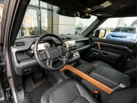Land Rover Defender (2024) thumbnail 3