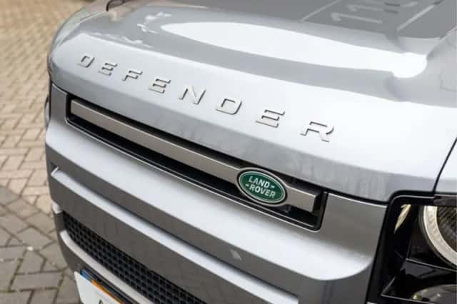 Land Rover Defender (2024) thumbnail 23
