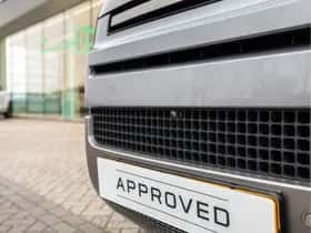 Land Rover Defender (2024) thumbnail 24