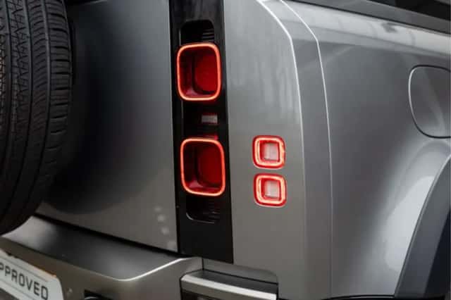 Land Rover Defender (2024) thumbnail 30