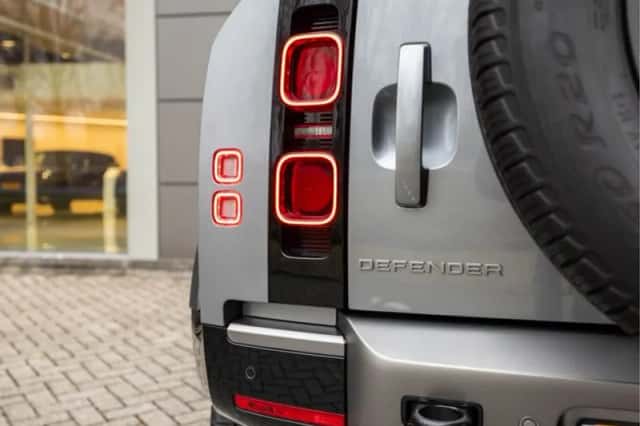 Land Rover Defender (2024) thumbnail 32