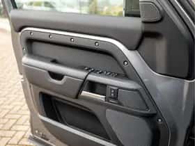 Land Rover Defender (2024) thumbnail 36