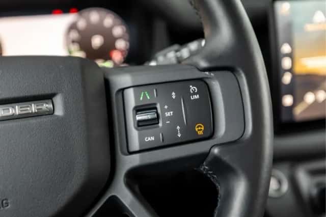 Land Rover Defender (2024) thumbnail 38
