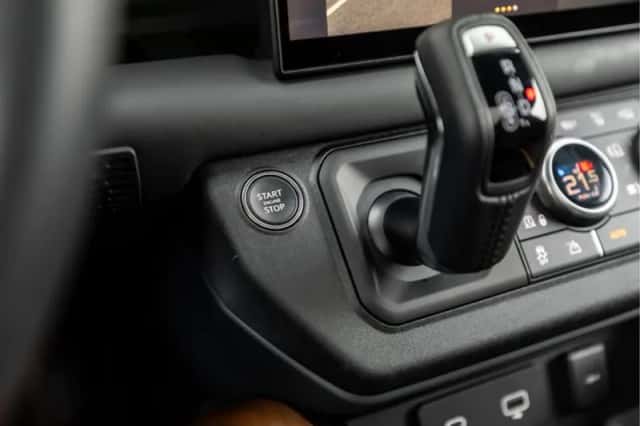Land Rover Defender (2024) thumbnail 39