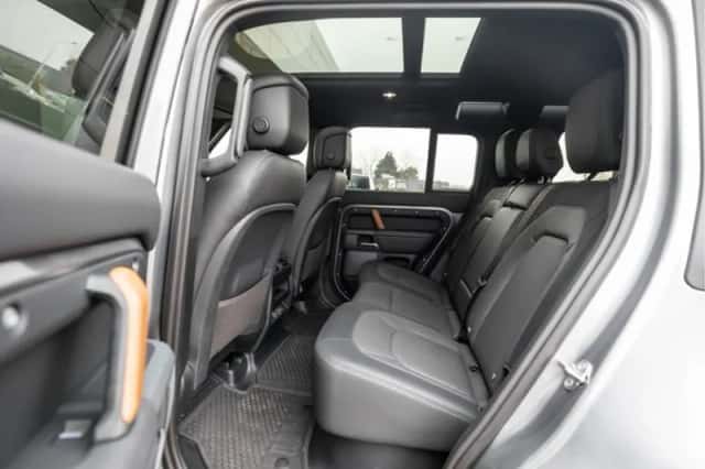 Land Rover Defender (2024) thumbnail 5