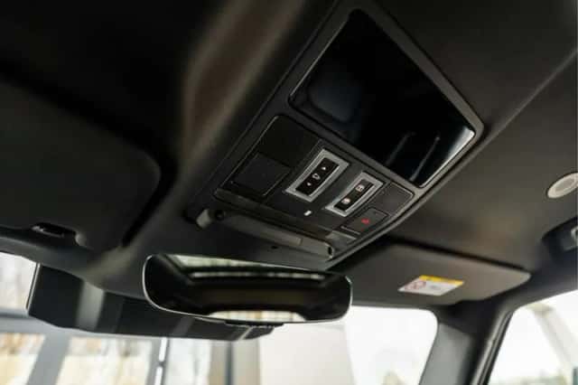 Land Rover Defender (2024) thumbnail 42