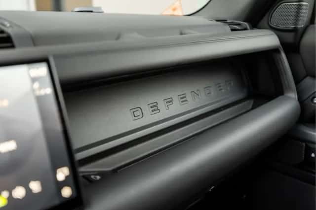 Land Rover Defender (2024) thumbnail 43