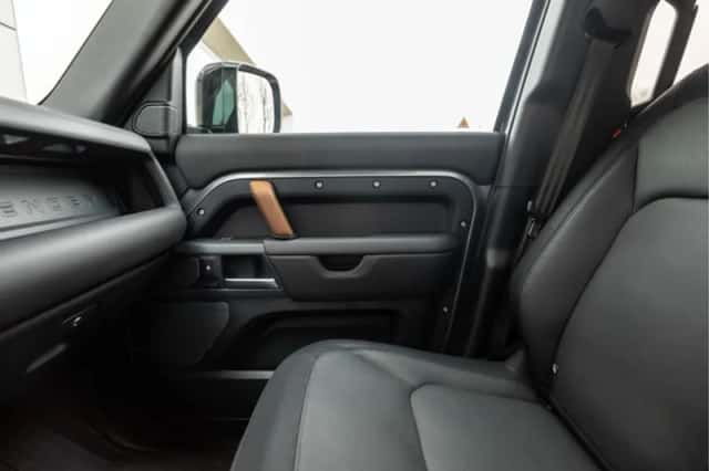 Land Rover Defender (2024) thumbnail 44