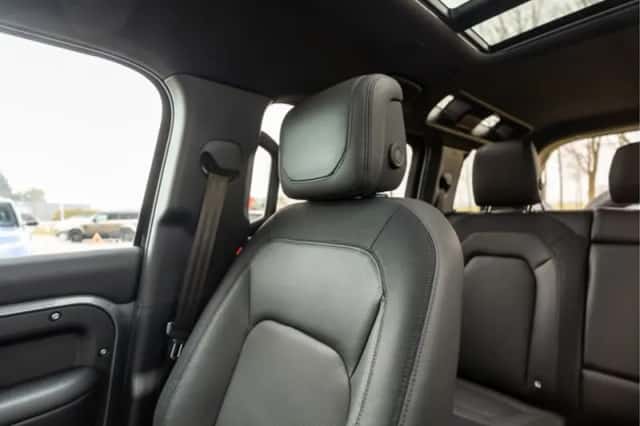 Land Rover Defender (2024) thumbnail 45