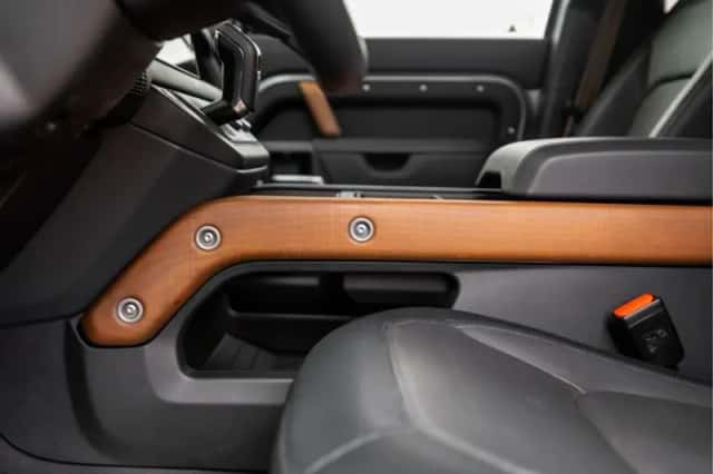 Land Rover Defender (2024) thumbnail 46