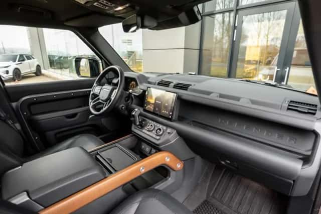 Land Rover Defender (2024) thumbnail 48