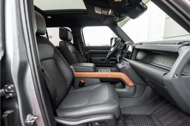 Land Rover Defender (2024) thumbnail 49