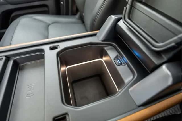 Land Rover Defender (2024) thumbnail 50