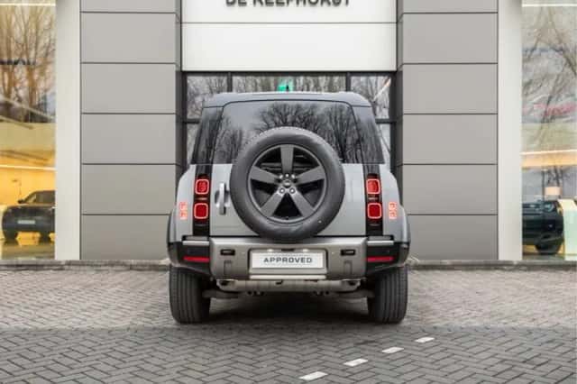 Land Rover Defender (2024) thumbnail 7