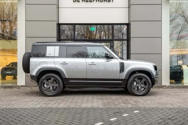 Land Rover Defender (2024) thumbnail 9