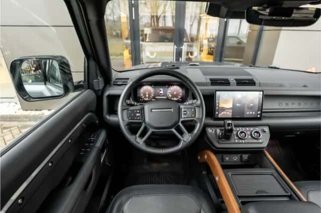 Land Rover Defender (2024) thumbnail 10