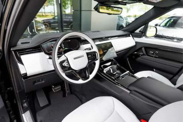 Land Rover Range Rover Sport (2026) thumbnail 3