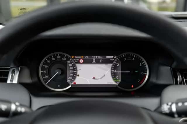 Land Rover Discovery Sport (2022) thumbnail 11