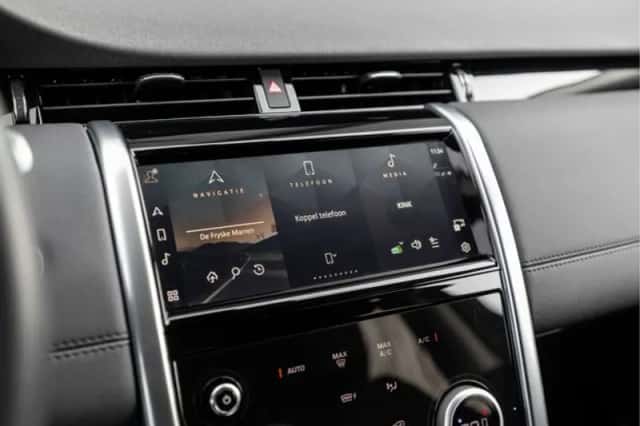 Land Rover Discovery Sport (2022) thumbnail 12