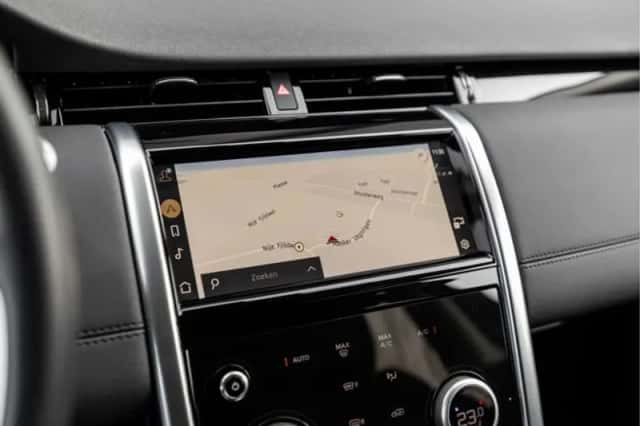 Land Rover Discovery Sport (2022) thumbnail 15