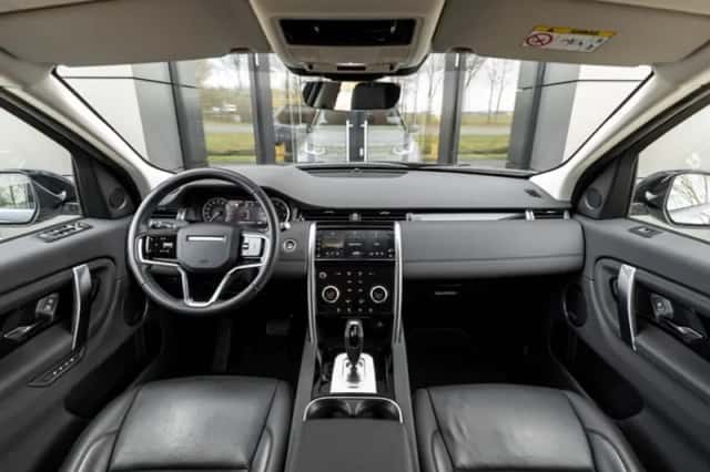 Land Rover Discovery Sport (2022) thumbnail 16