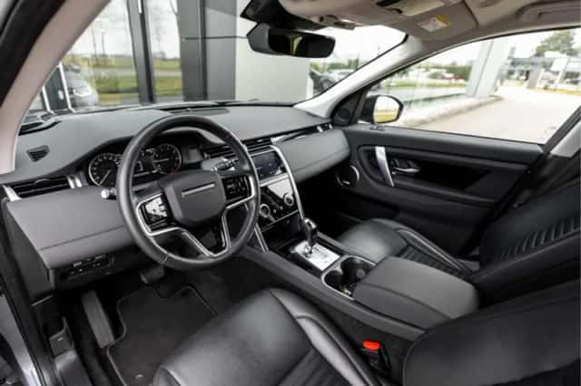 Land Rover Discovery Sport (2022) thumbnail 3