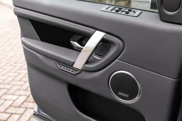 Land Rover Discovery Sport (2022) thumbnail 33