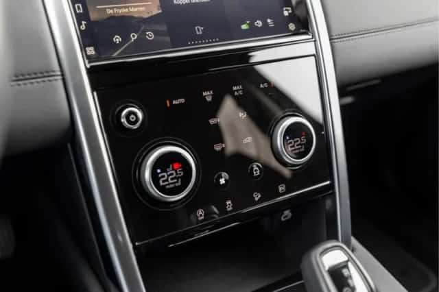 Land Rover Discovery Sport (2022) thumbnail 36