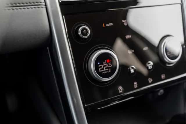 Land Rover Discovery Sport (2022) thumbnail 38