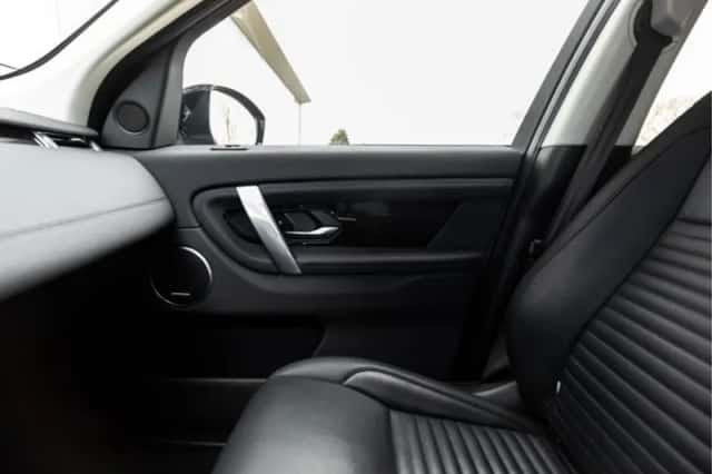 Land Rover Discovery Sport (2022) thumbnail 41