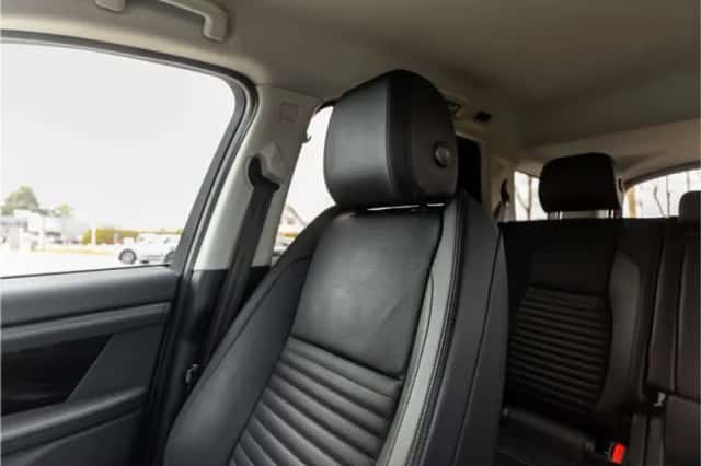 Land Rover Discovery Sport (2022) thumbnail 42