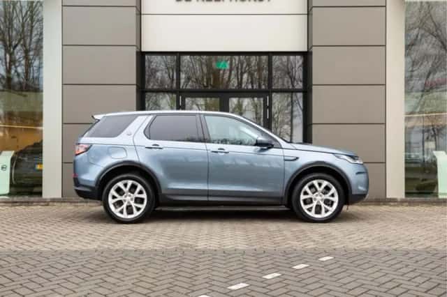 Land Rover Discovery Sport (2022) thumbnail 8