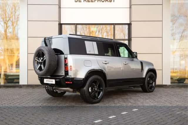 Land Rover Defender (2023) thumbnail 2
