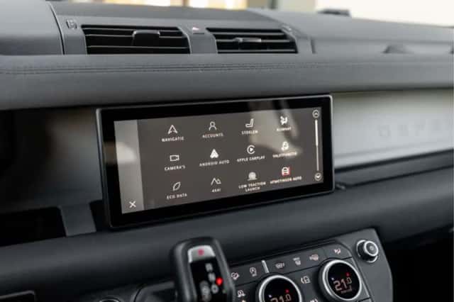 Land Rover Defender (2023) thumbnail 12