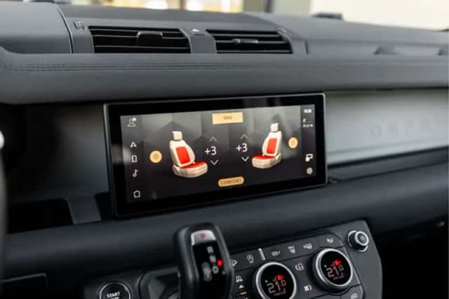 Land Rover Defender (2023) thumbnail 13